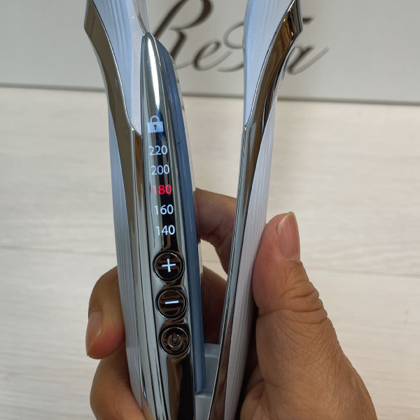 リファストレートアイロン プロ（RE-BM02A）とリファビューテックストレートアイロン（RE-AC02A）の比較