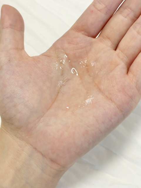 ストレートアイロン後は、ヘアオイルとヘアクリームのダブル使い。